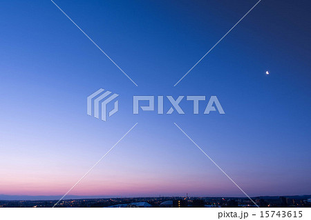 blue hour 15743615