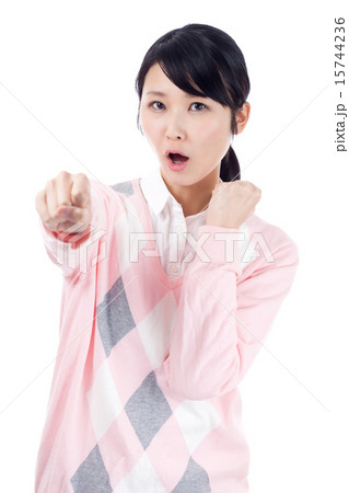 私服の女性　パンチ 15744236