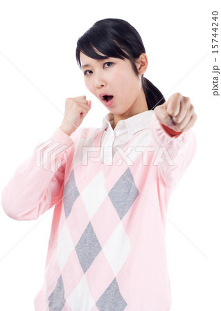 私服の女性　パンチ 15744240
