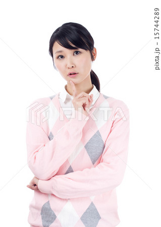 私服の女性 悩む 私服の女性 悩む 15744289