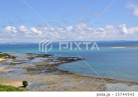 沖縄久手堅海岸　キノコ岩 15744543