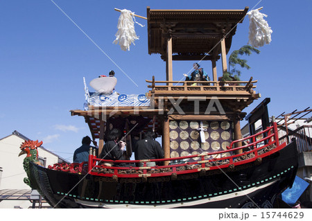 舟形の山車と浦島太郎のからくり人形 15744629