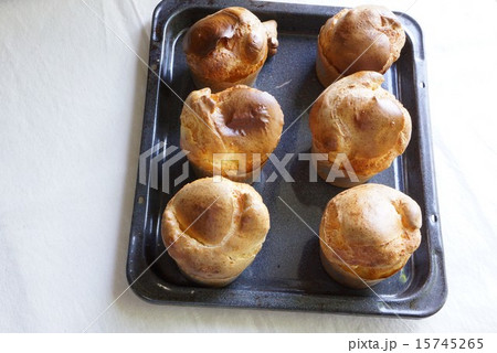 焼きたてのポップオーバー 15745265