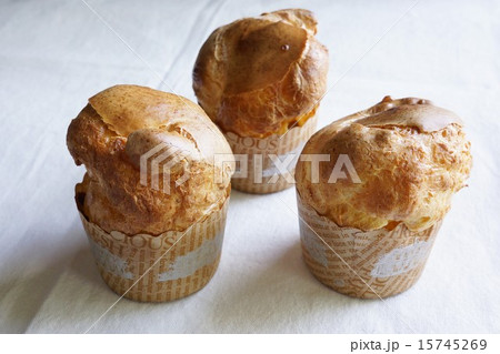焼きたてのポップオーバー 15745269