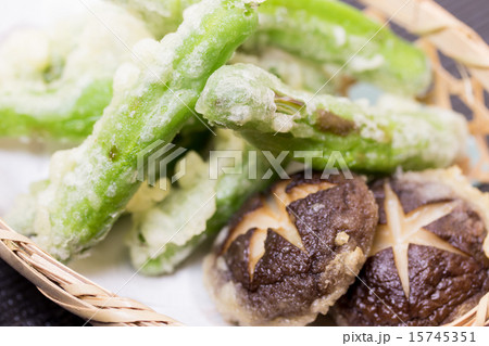 夏の食材・和食イメージ～ししとうの天ぷら～ 15745351