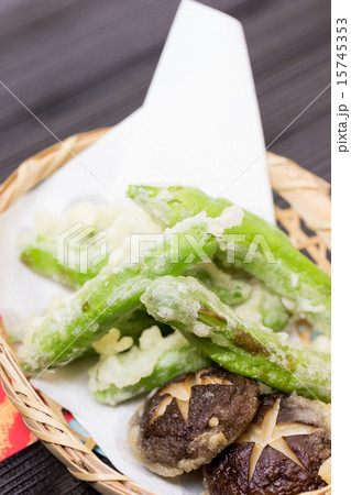 夏の食材・和食イメージ~ししとうの天ぷら~ 夏の食材・和食イメージ~ししとうの天ぷら~ 15745353