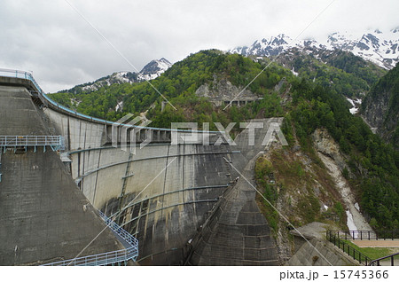 立山黒部アルペンルート　黒部ダム（春　観光放水前） 15745366