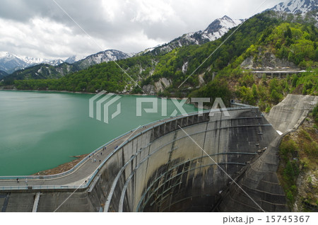 立山黒部アルペンルート　黒部ダム（春　観光放水前） 15745367