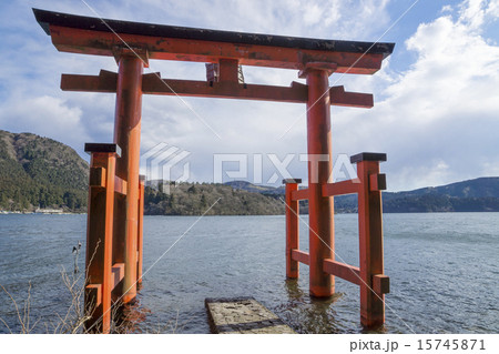 箱根神社　平和の鳥居 15745871