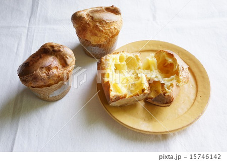 焼きたてのポップオーバー 15746142