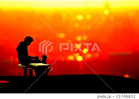夕暮れの時 15746812
