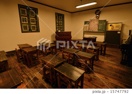昔の小学校の教室 15747792