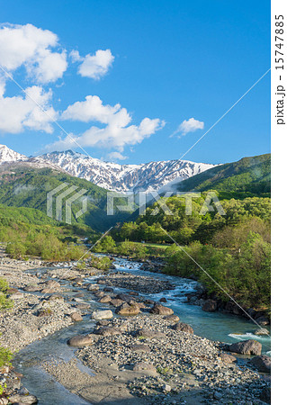 北アルプスと大空と清流 15747885