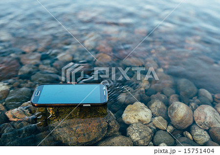 lost smartphone on the water 15751404