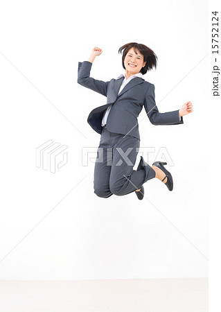 ジャンプする女の子の写真素材