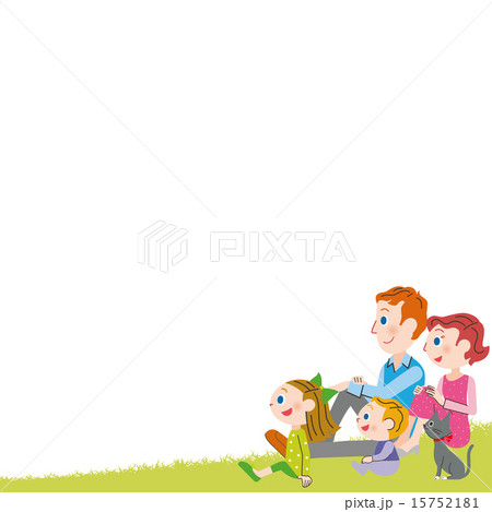芝生に座る仲良し親子 15752181