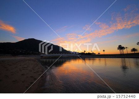 田の浦ビーチの夕焼け 15752440