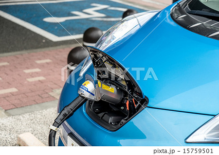 急速充電器と電気自動車 急速充電器と電気自動車 15759501