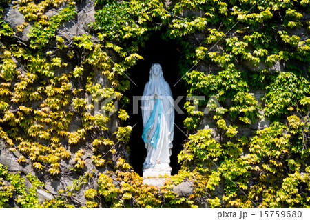 ルルドの洞窟 15759680