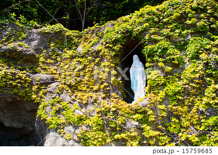 ルルドの洞窟 15759685