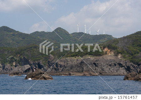 石廊崎付近の岩場と風力発電機群_A 石廊崎付近の岩場と風力発電機群_A 15761457