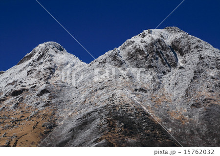 冠雪の由布岳　山頂アップ 15762032