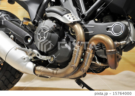 バイクのエンジン バイクのエンジン 15764000