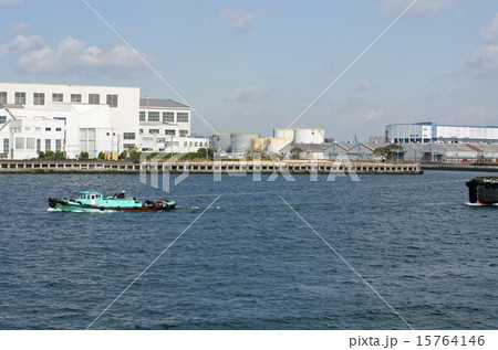 田辺運河を行く引き船の景色 15764146