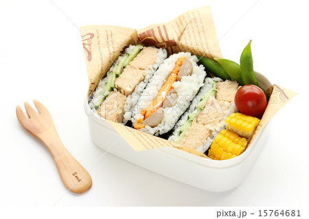 さけときゅうり&ウィンナーと卵のおにぎらず さけときゅうり&ウィンナーと卵のおにぎらず 15764681