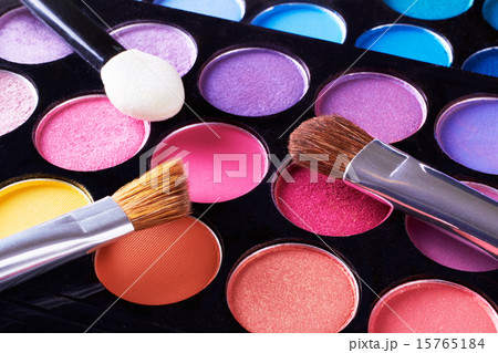 化粧品　アイシャドウのパレットと色々なブラシ　チップ 15765184
