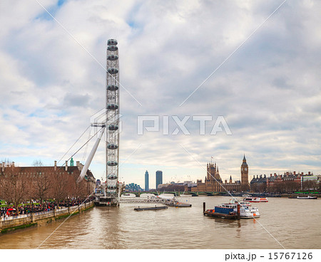 Overview of London with the Coca-Cola London Eye 15767126