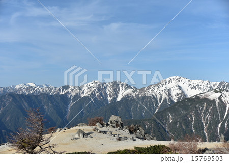 鳳凰山から望む白峰三山 15769503