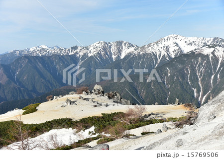 鳳凰山から望む白峰三山 15769506