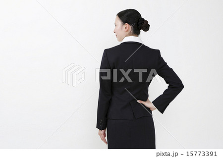 スーツ姿の女性の後ろ姿 の写真素材