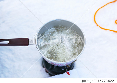 釣れたワカサギを氷上で天ぷらに2 15773822