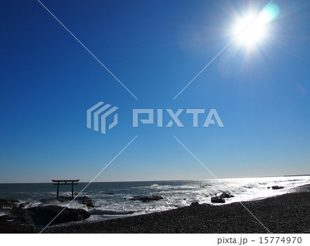 海と鳥居 15774970