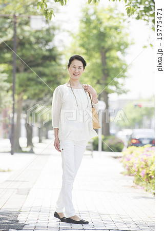 50代の女性 50代の女性 15775471
