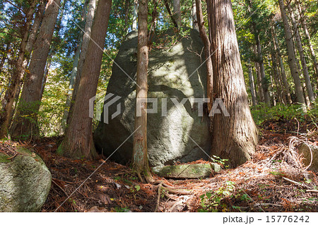 岩手県遠野市　泣石 15776242