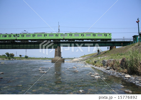 宇治川と奈良線103系 15776892