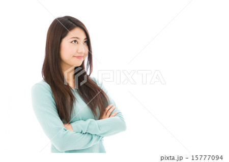 私服を着た女性　白バックイメージ 15777094