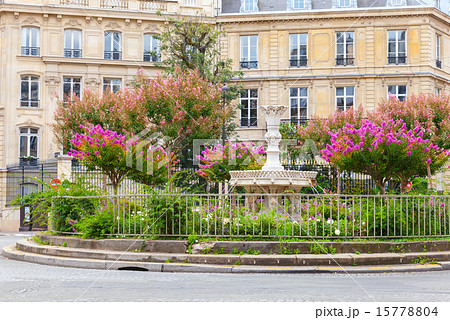 Place Francois 1er in Paris, France Place Francois 1er in Paris, France 15778804