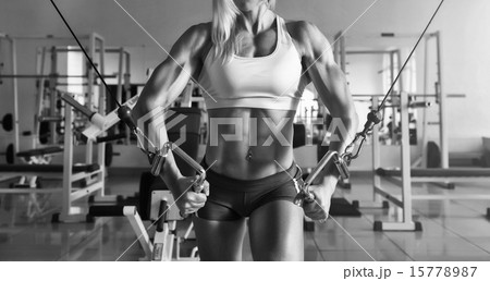 Strong woman doing exercise in the gym 15778987