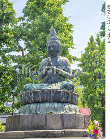 浅草寺境内に設置されている二尊仏 浅草寺境内に設置されている二尊仏 15779386
