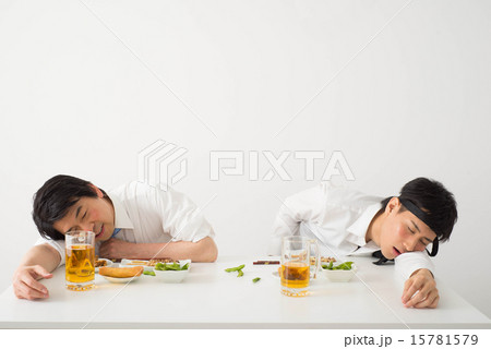 酔いつぶれるサラリーマン 15781579