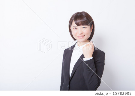 ガッツポーズをする女性会社員の写真素材