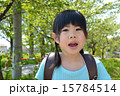 小学生と新緑 15784514