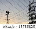 降圧鉄塔とパラボラアンテナ 15786825
