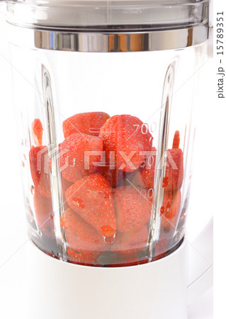 おいしいイチゴジュースを作ります おいしいイチゴジュースを作ります 15789351