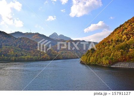 秋のさっぽろ湖 15791127