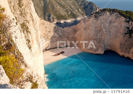Broken ship at Shipwrech bay . Navagio beach, Zakinthos, Greece 15791410